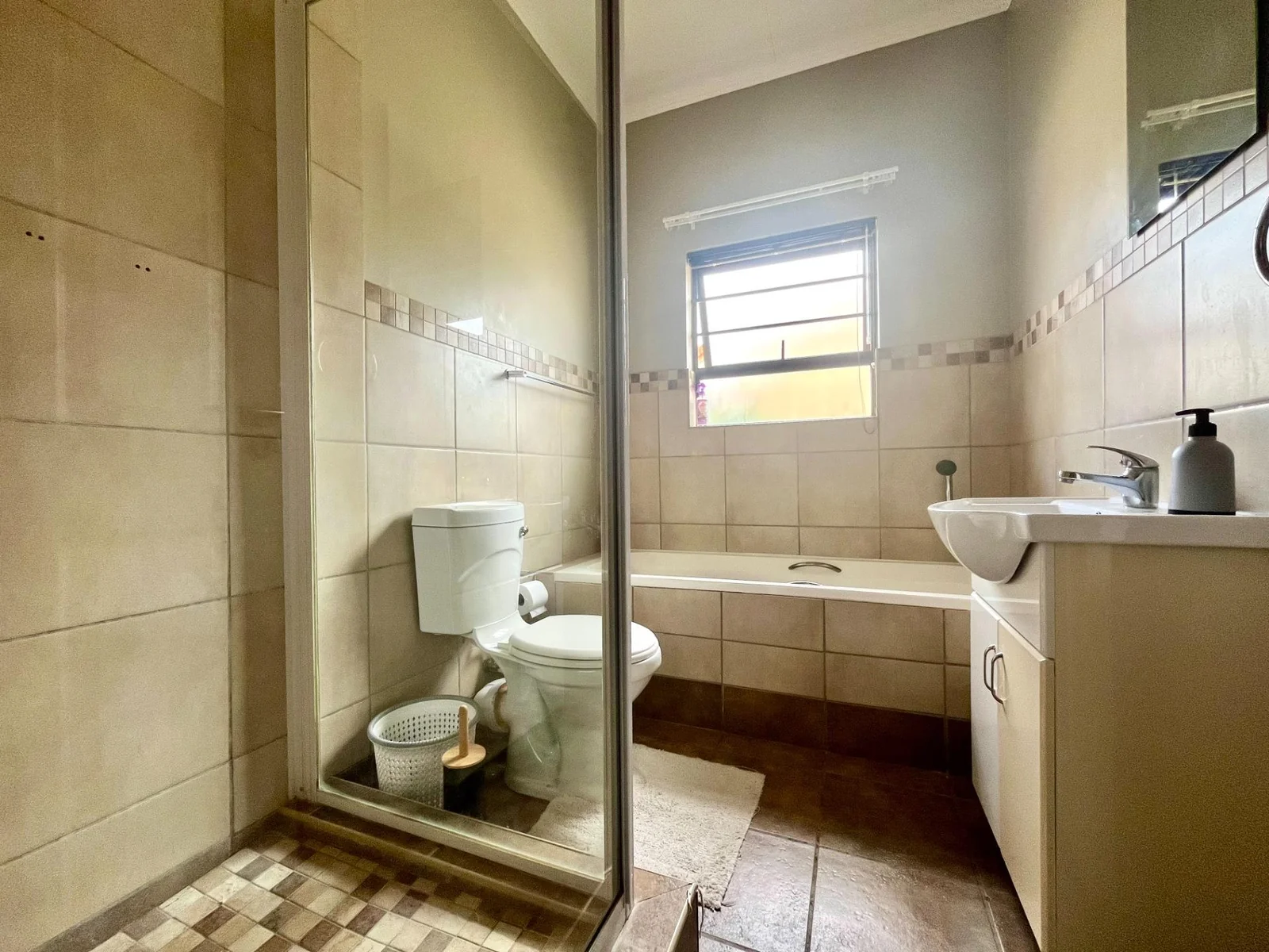 Just Listed: Sole Mandate by Leapfrog Property Group