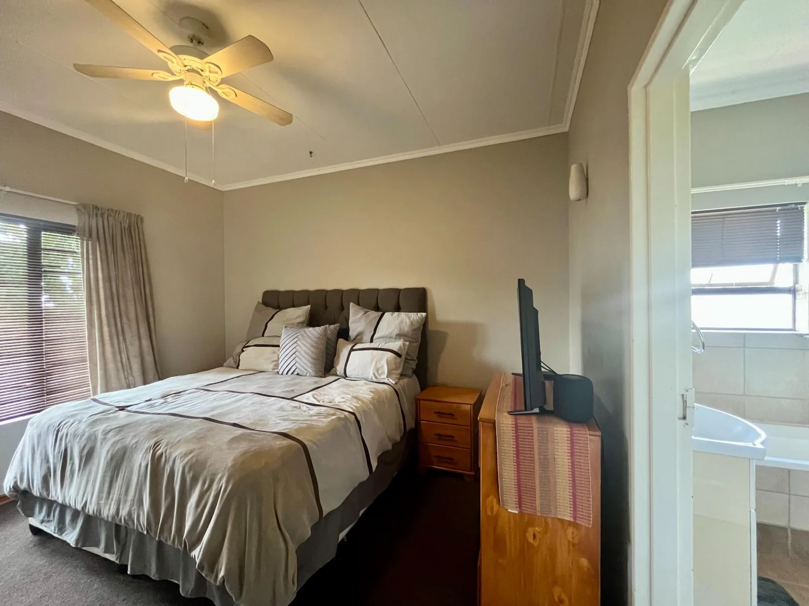 Just Listed: Sole Mandate by Leapfrog Property Group