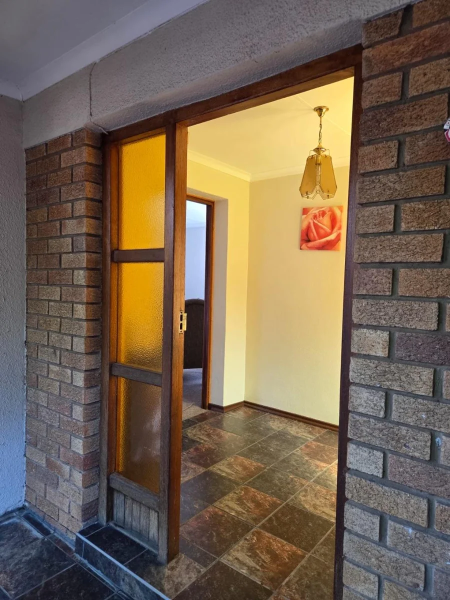 4 Bedroom Double story Family Home -  Three Rivers East. (House with flatlet)