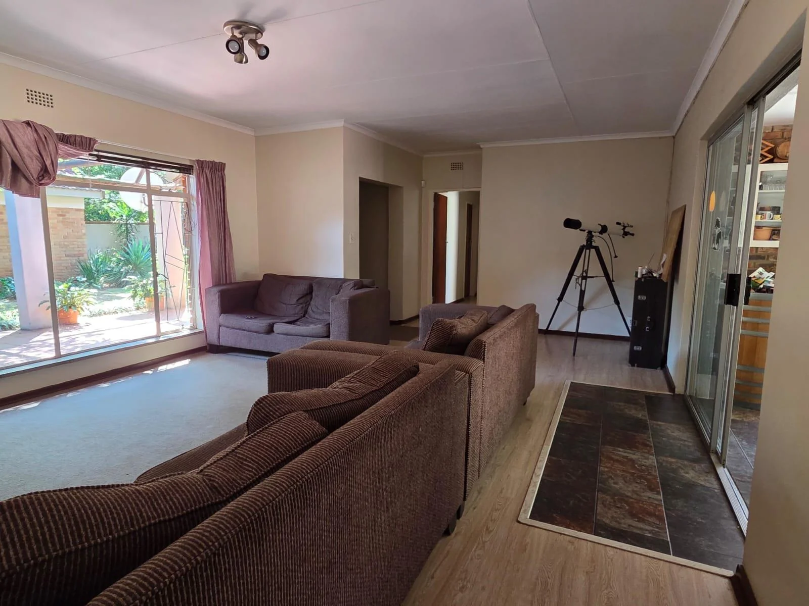 4 Bedroom Double story Family Home -  Three Rivers East. (House with flatlet)