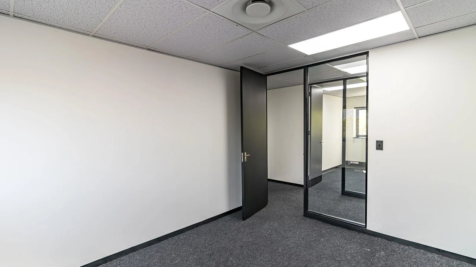 Modern Refurbished Office Space To Let – Midrand Gate