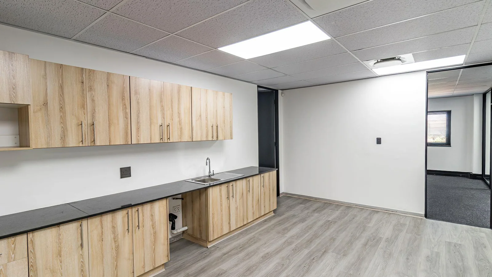 Modern Refurbished Office Space To Let – Midrand Gate