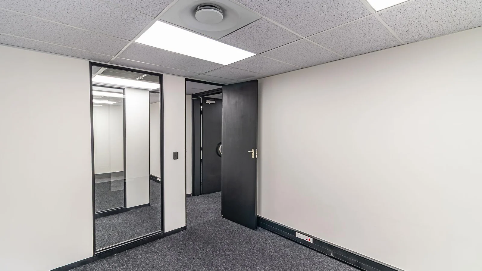 Modern Refurbished Office Space To Let – Midrand Gate