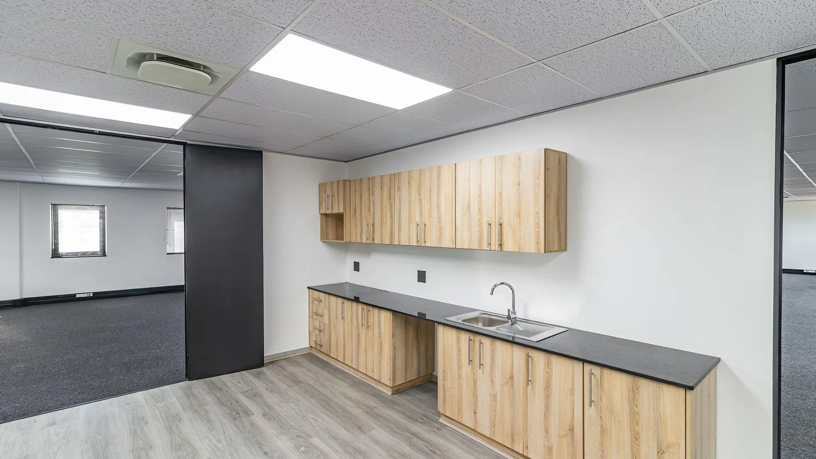 Modern Refurbished Office Space To Let – Midrand Gate