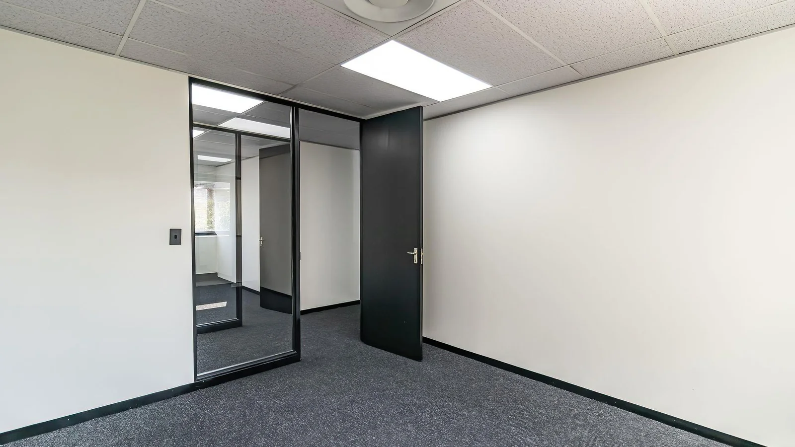 Modern Refurbished Office Space To Let – Midrand Gate