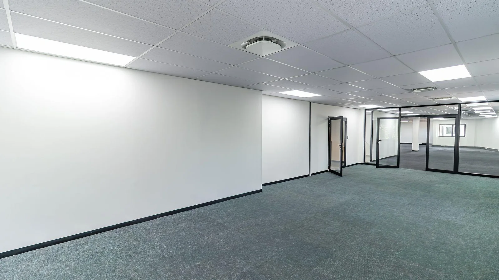 Modern Refurbished Office Space To Let – Midrand Gate
