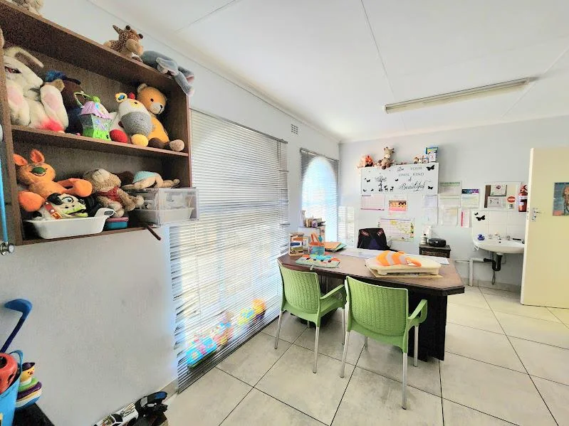 Medical / Professional Consulting Suite To Let – Van Riebeeck Park