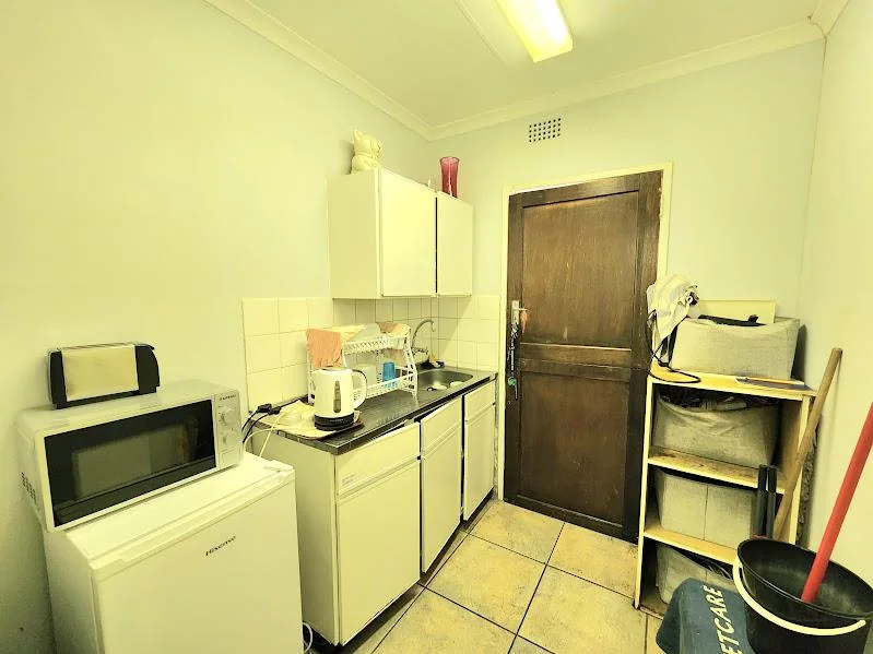 Medical / Professional Consulting Suite To Let – Van Riebeeck Park