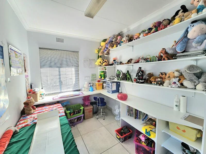 Medical / Professional Consulting Suite To Let – Van Riebeeck Park