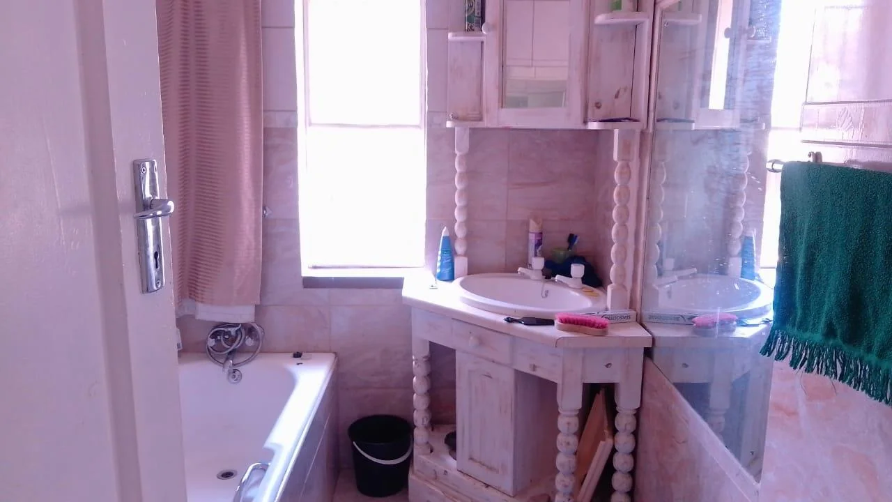 3 Bedroom, 2 bathroom home available in Paul Roux