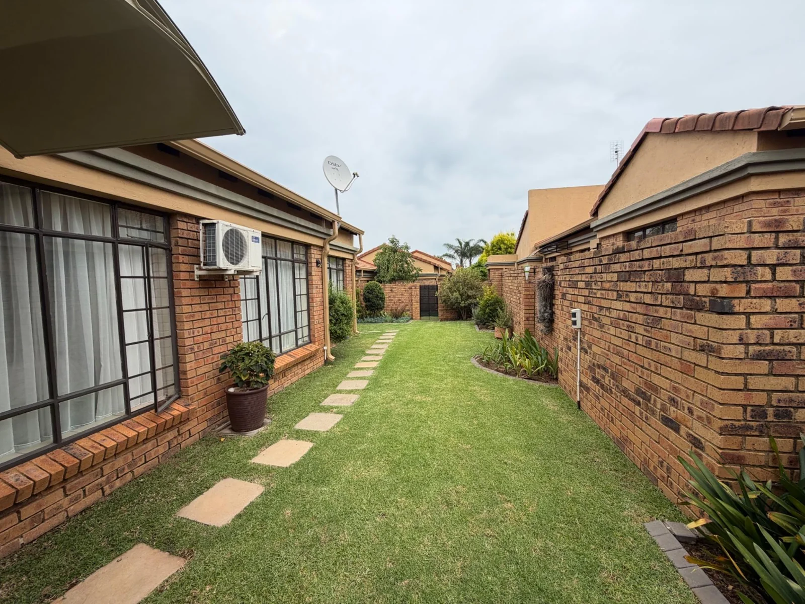 SIMPLEX INSIDE EQUESTRIA ESTATE