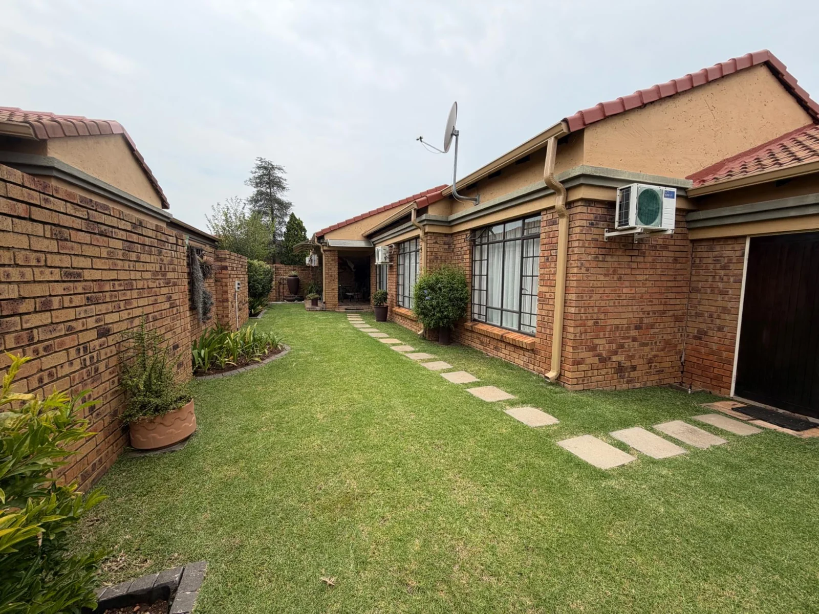 SIMPLEX INSIDE EQUESTRIA ESTATE