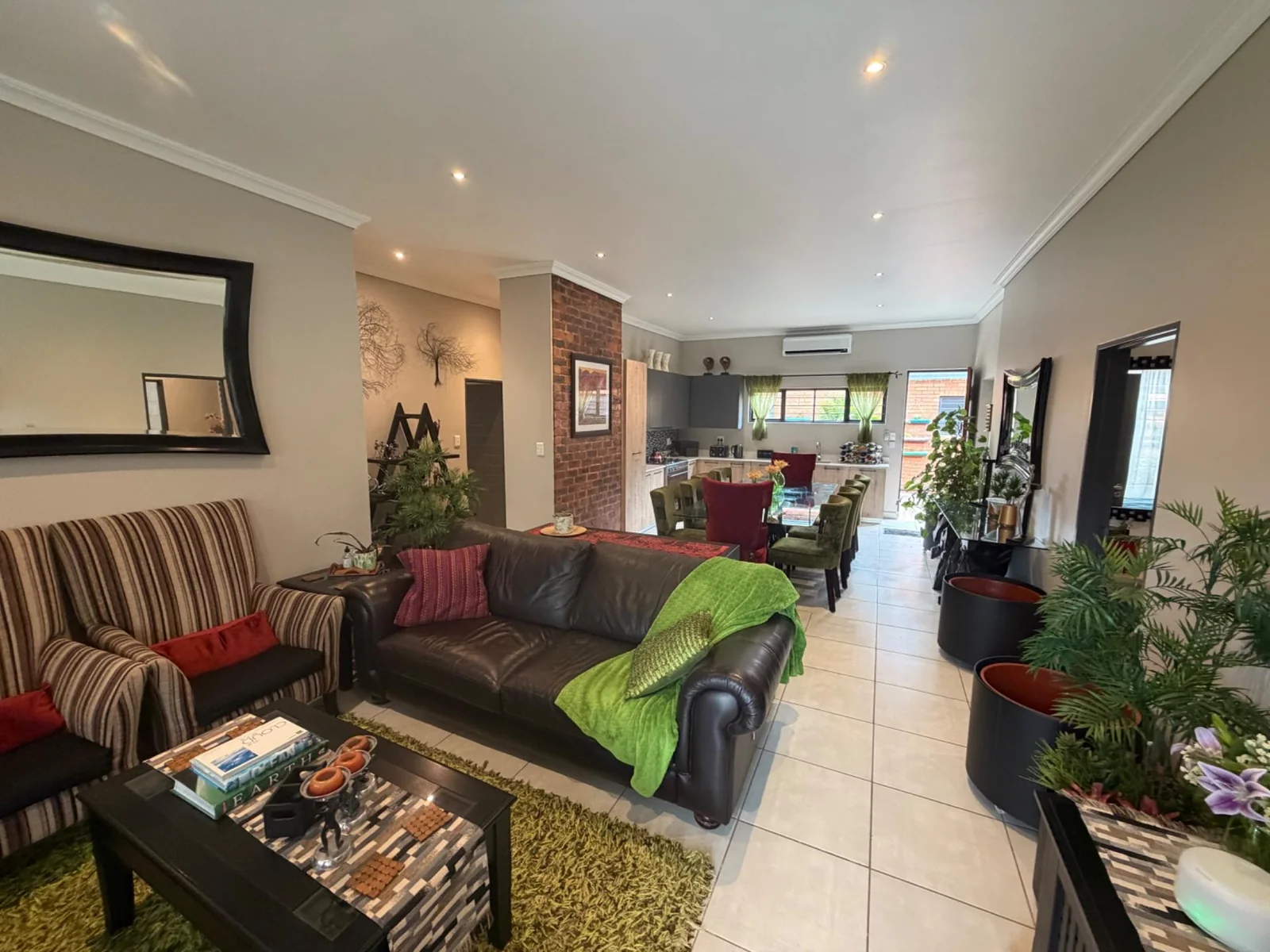 NEW LISTING ..... ENTERTAINERS DELIGHT!