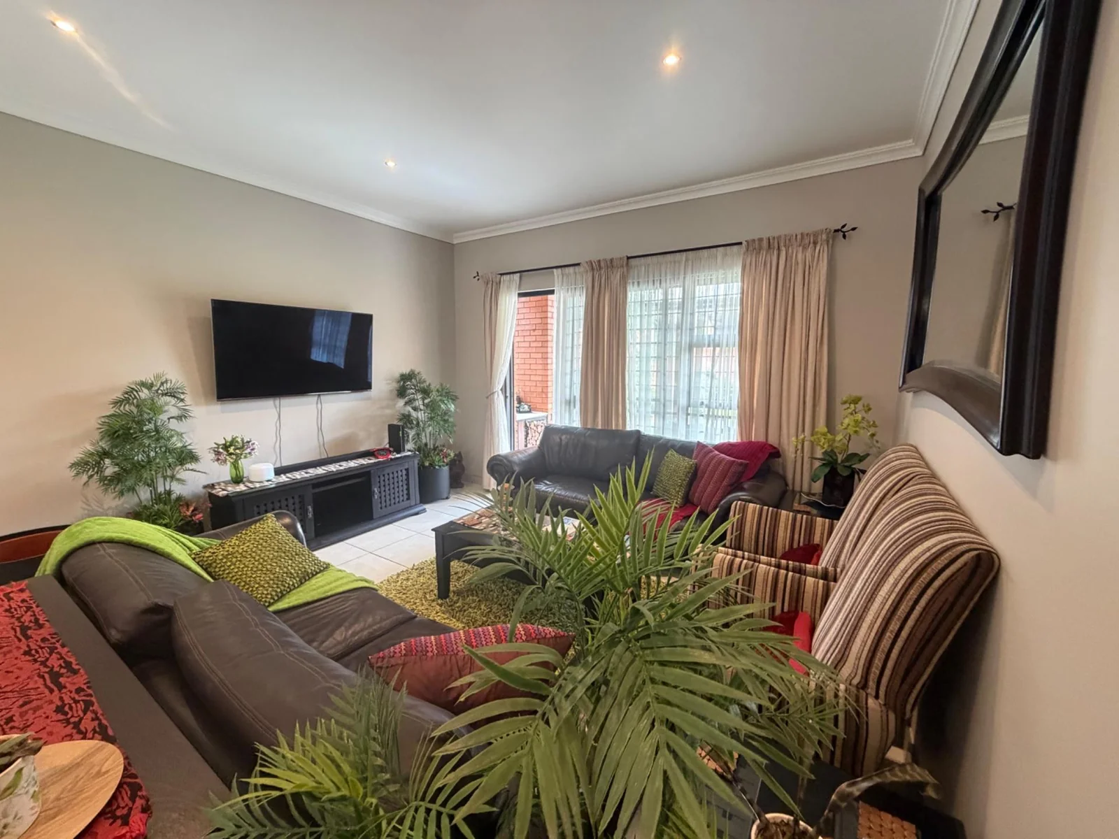 NEW LISTING ..... ENTERTAINERS DELIGHT!