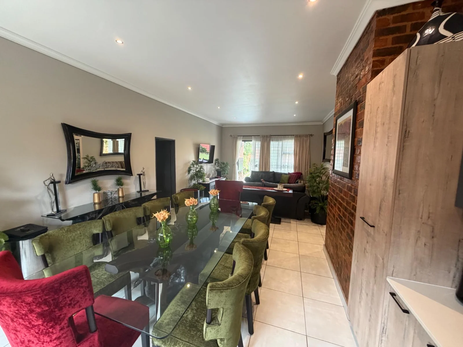 NEW LISTING ..... ENTERTAINERS DELIGHT!