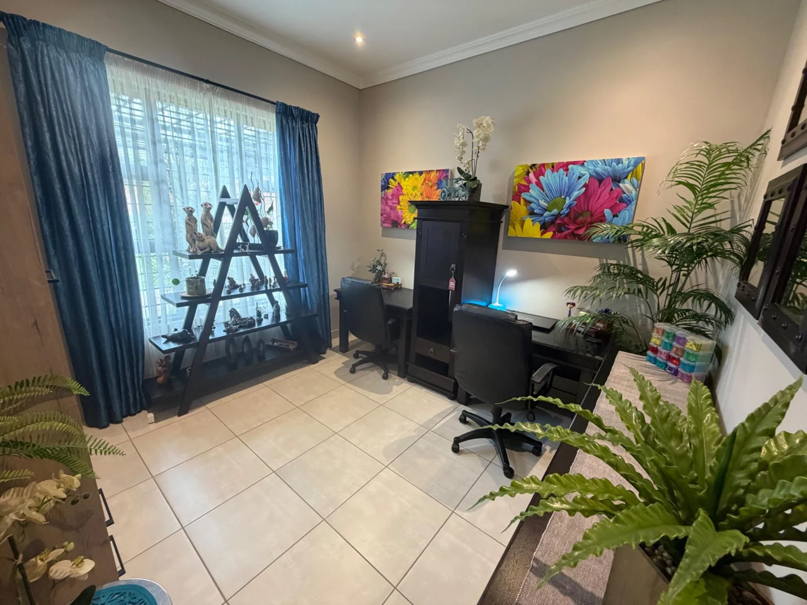 NEW LISTING ..... ENTERTAINERS DELIGHT!