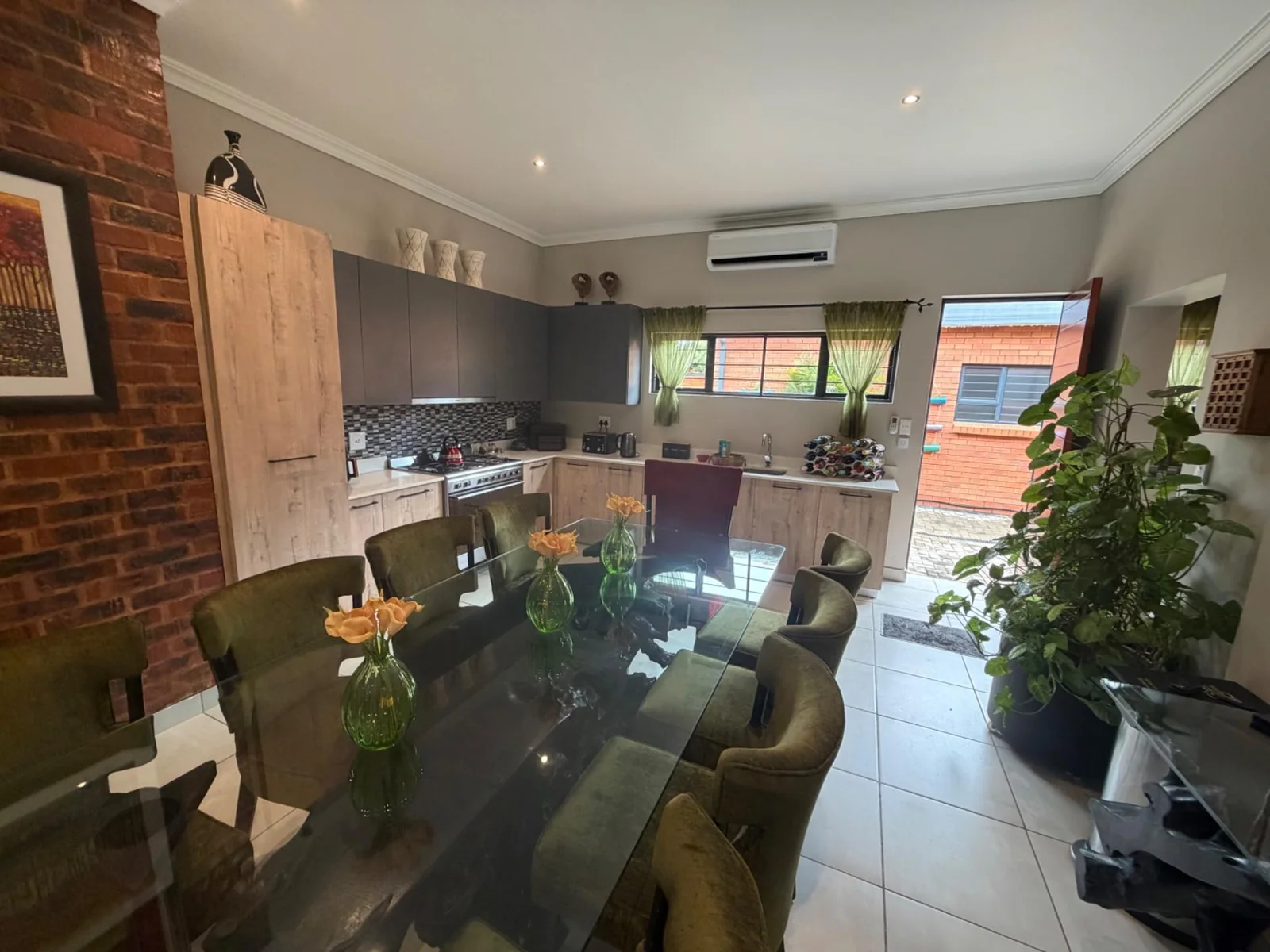 NEW LISTING ..... ENTERTAINERS DELIGHT!