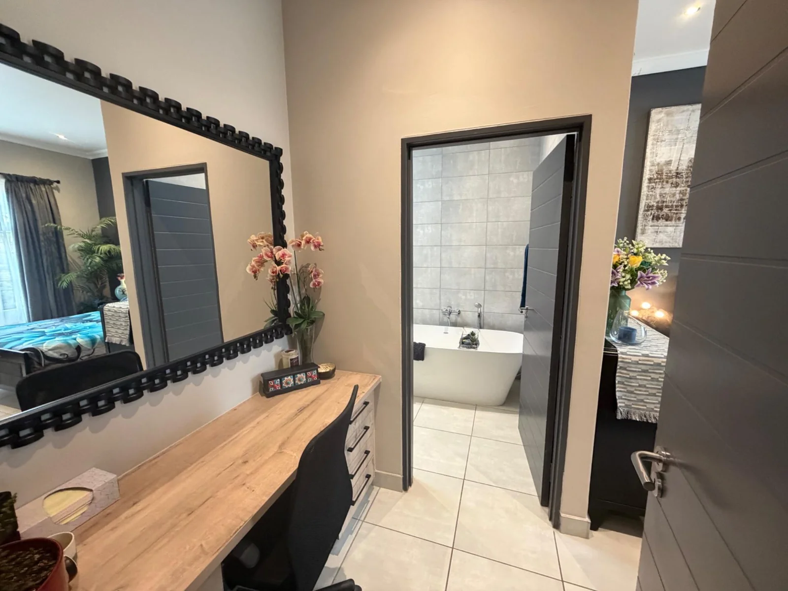 NEW LISTING ..... ENTERTAINERS DELIGHT!