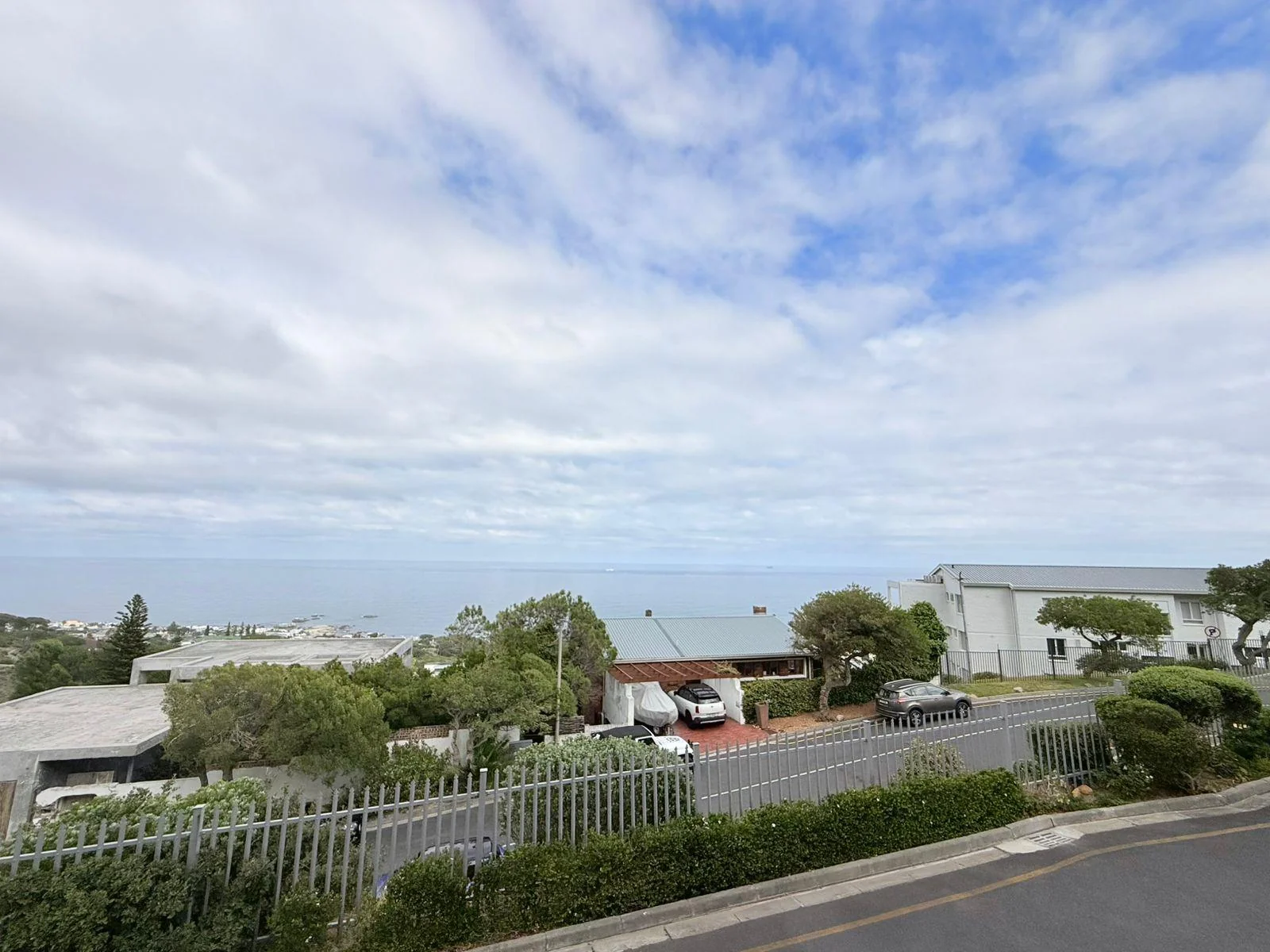 Furnished, modern and light apartment with stunning sea and mountain views.