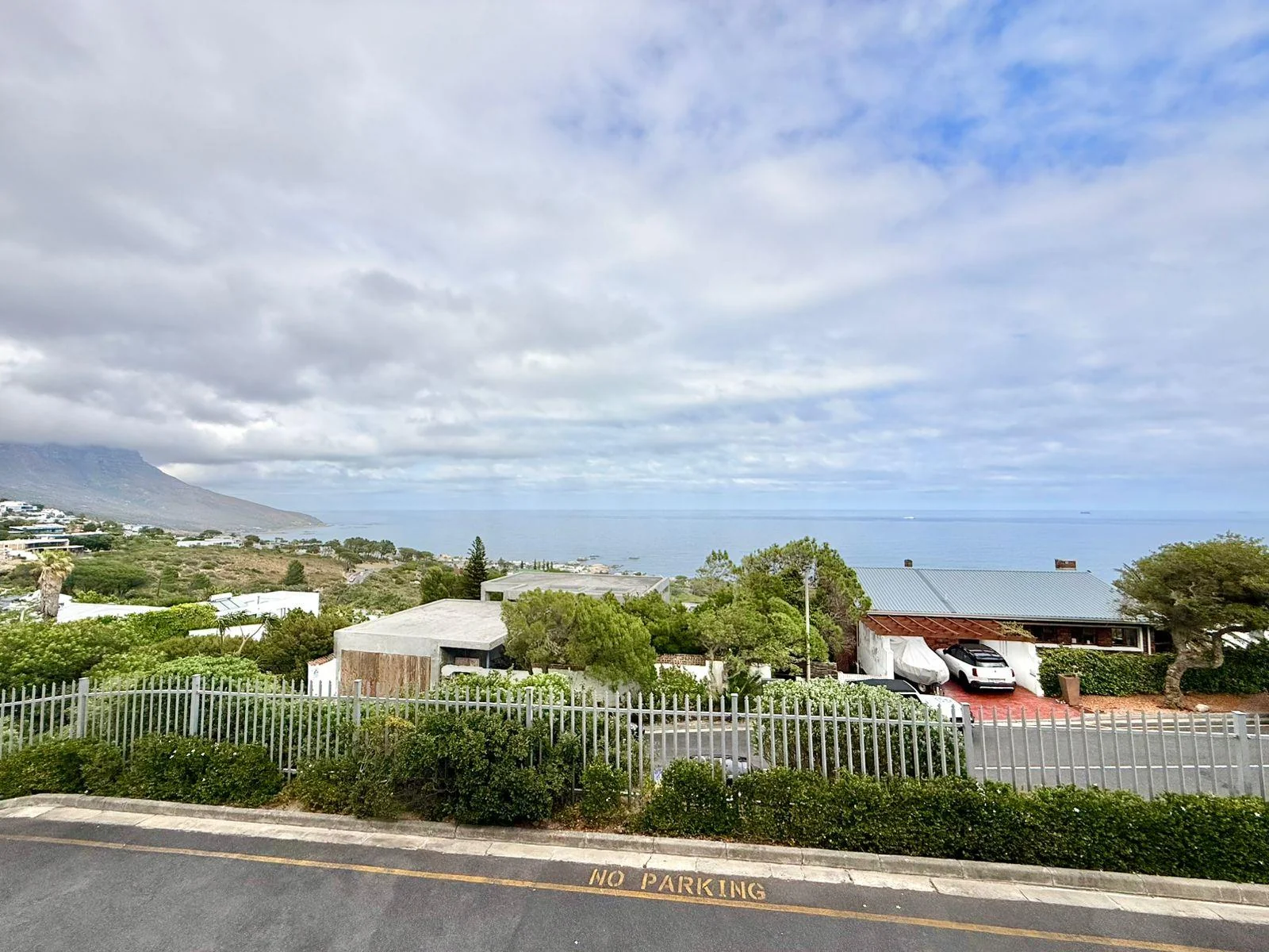 Furnished, modern and light apartment with stunning sea and mountain views.