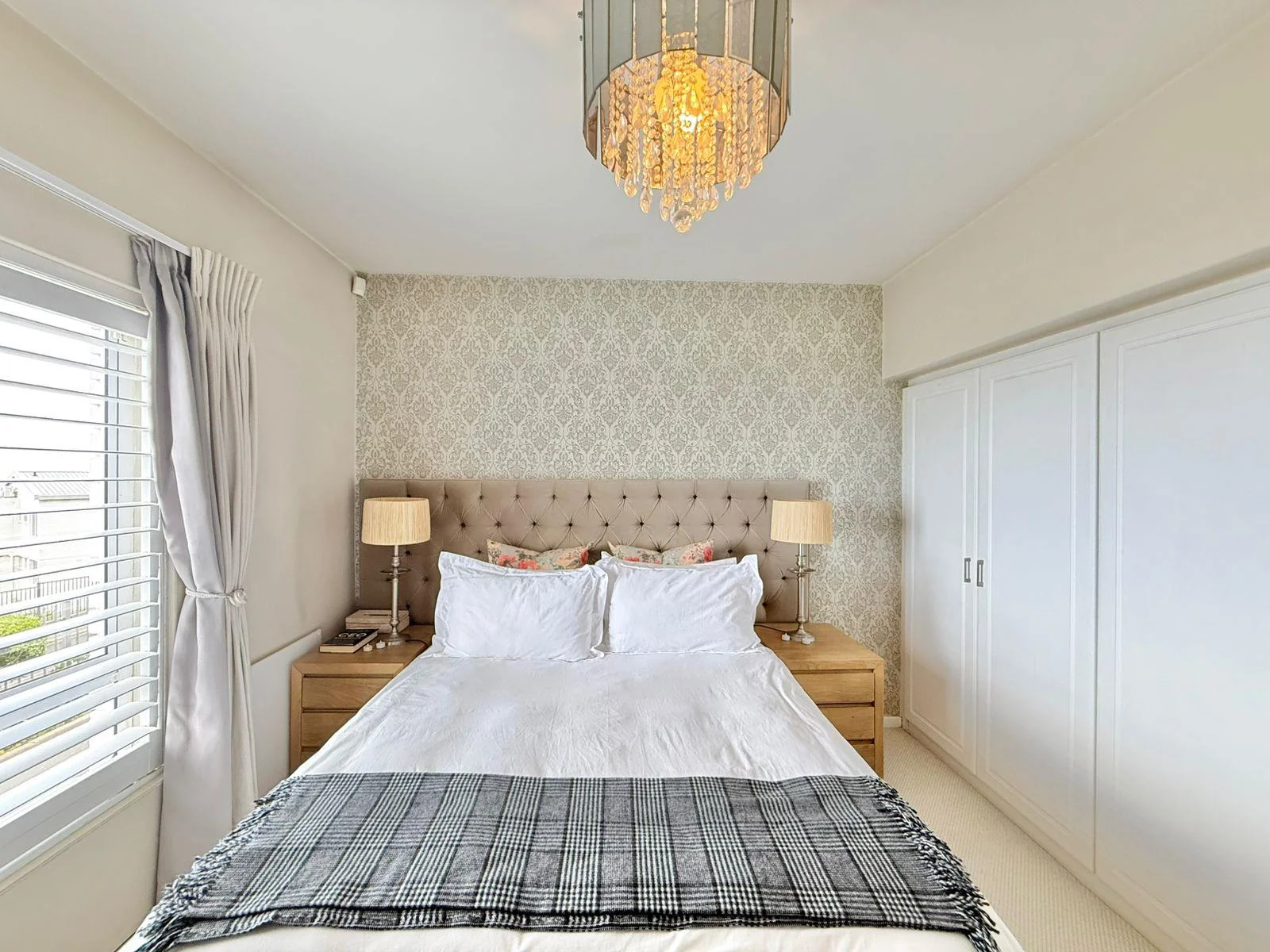 Furnished, modern and light apartment with stunning sea and mountain views.