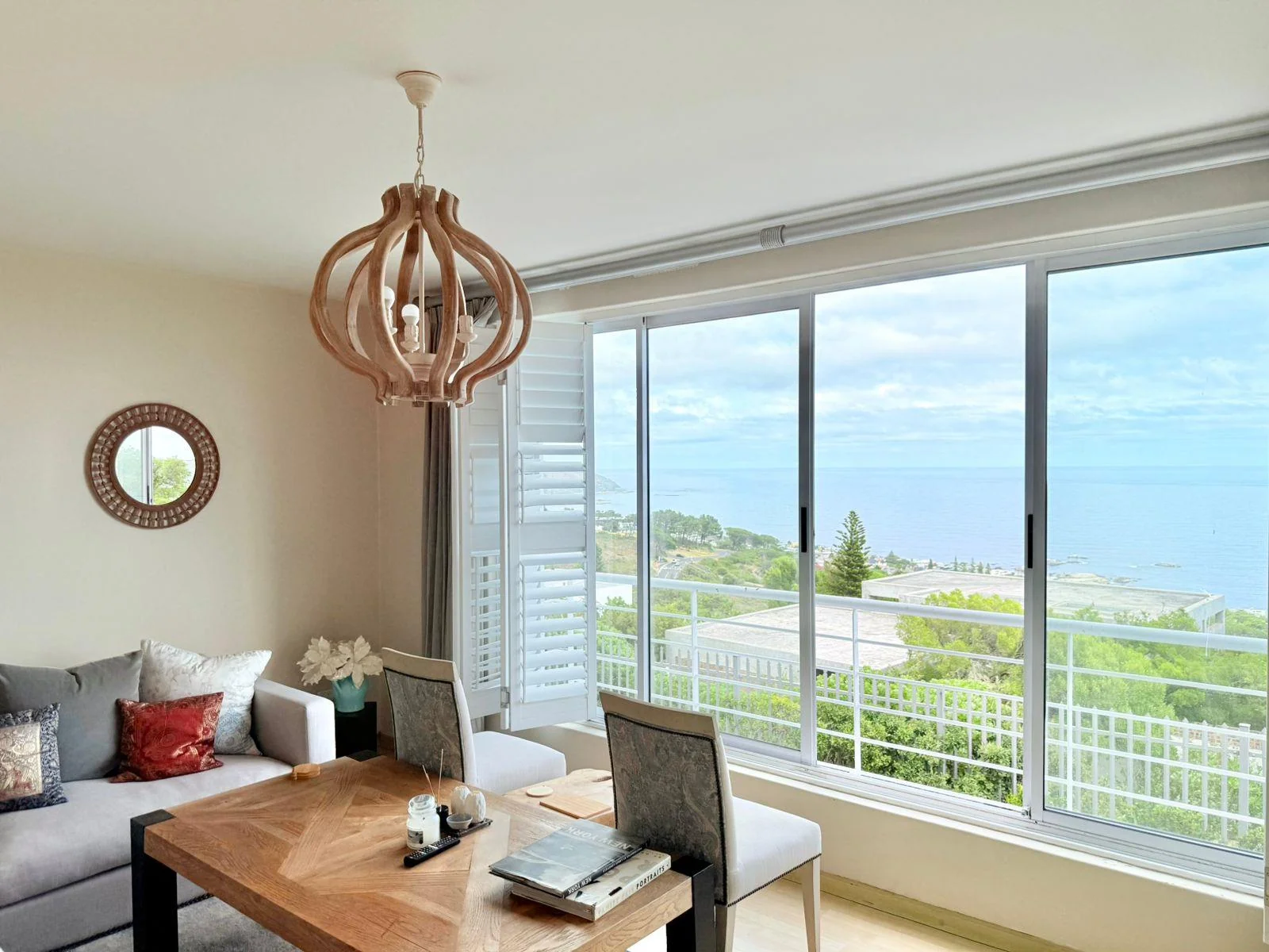 Furnished, modern and light apartment with stunning sea and mountain views.