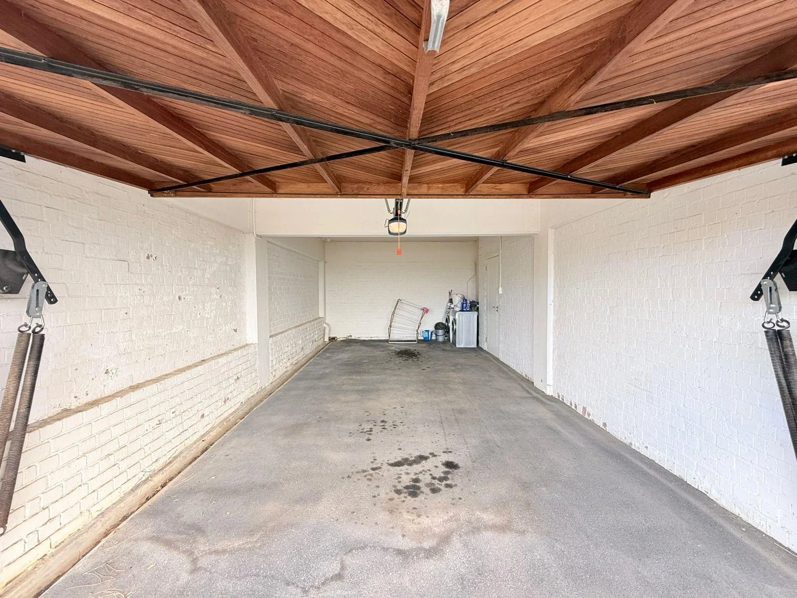 Furnished, modern and light apartment with stunning sea and mountain views.