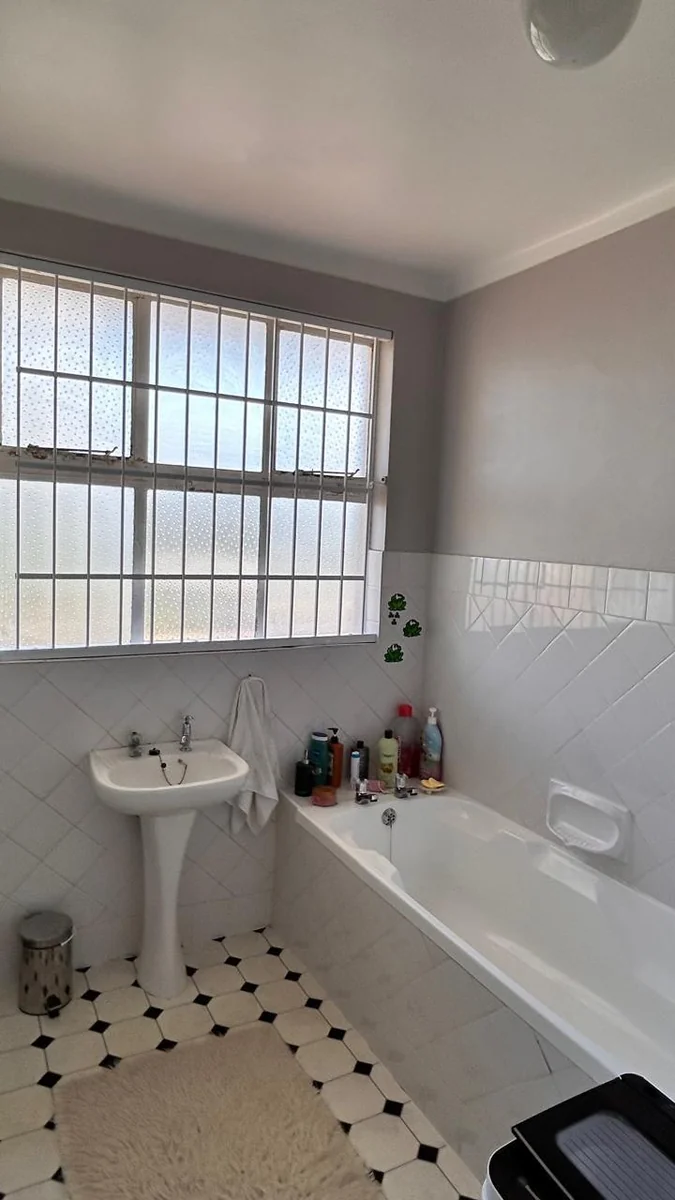 Fully Furnished 1 Bed apartment in Tijgerhof, Milnerton