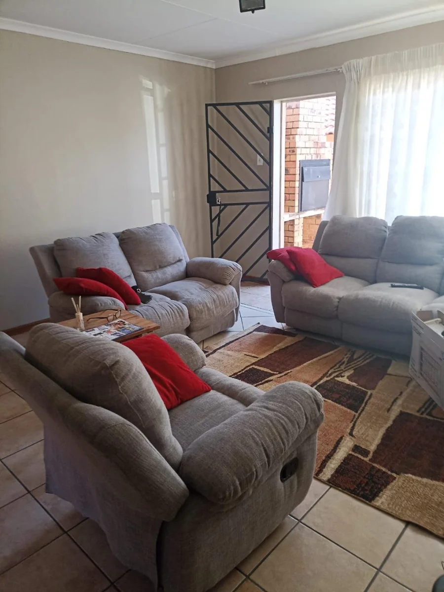 Lovely Two Bedroom Townhouse 4 Sale in Montana!!!!