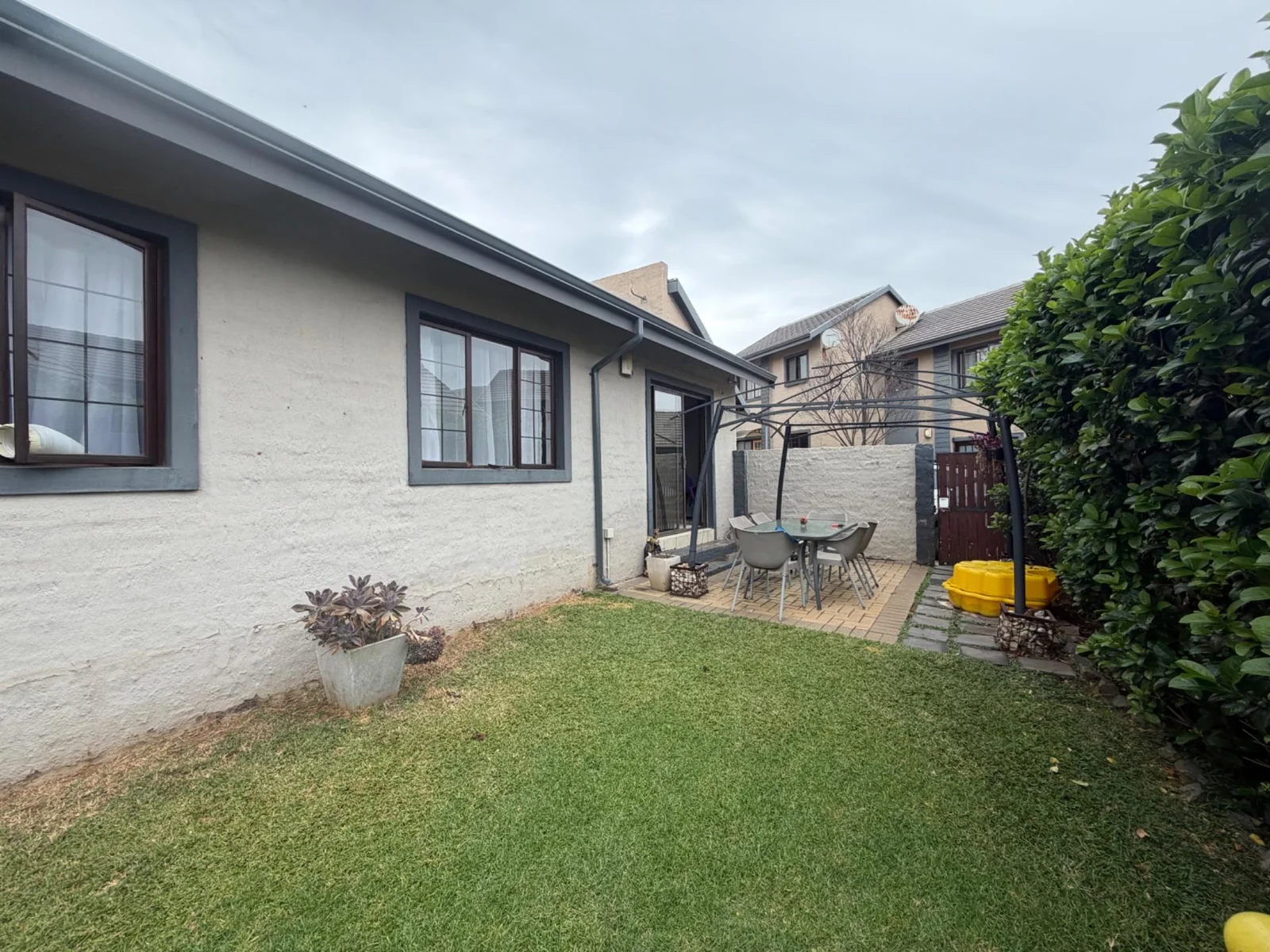 NEAT AS A PIN ..... LOOSE STANDING SIMPLEX!