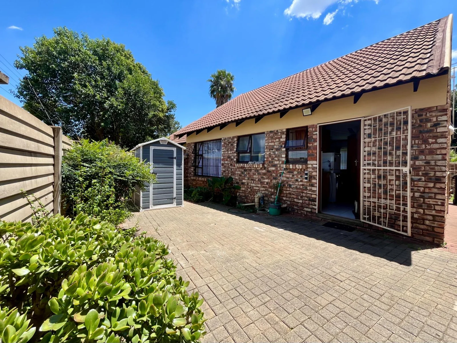 Sole Mandate , Just Listed by Leapfrog property group<br/>