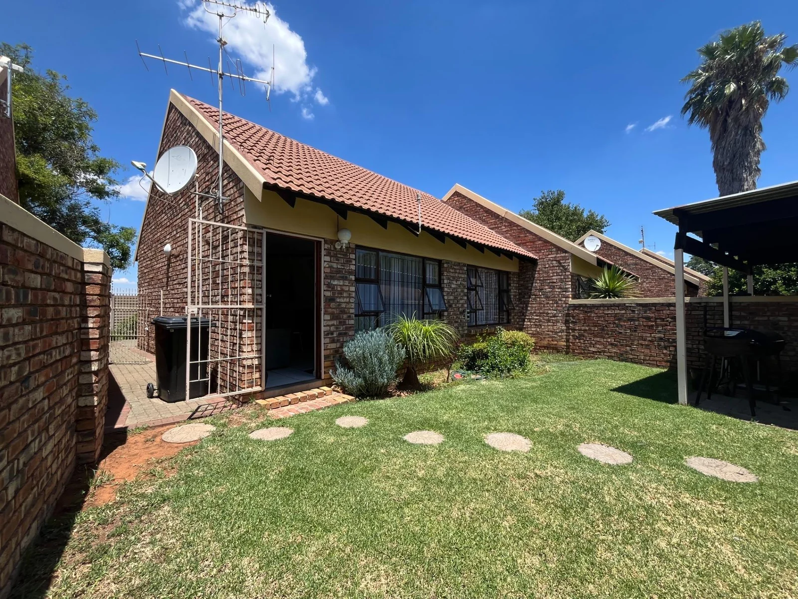 Sole Mandate , Just Listed by Leapfrog property group<br/>