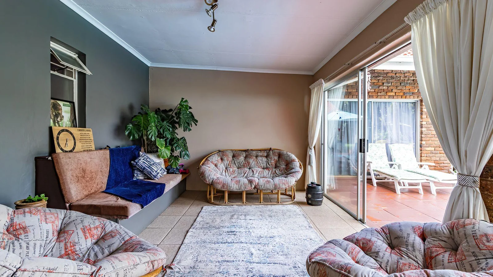 Expansive Family Living in Secure Dunlin Estates