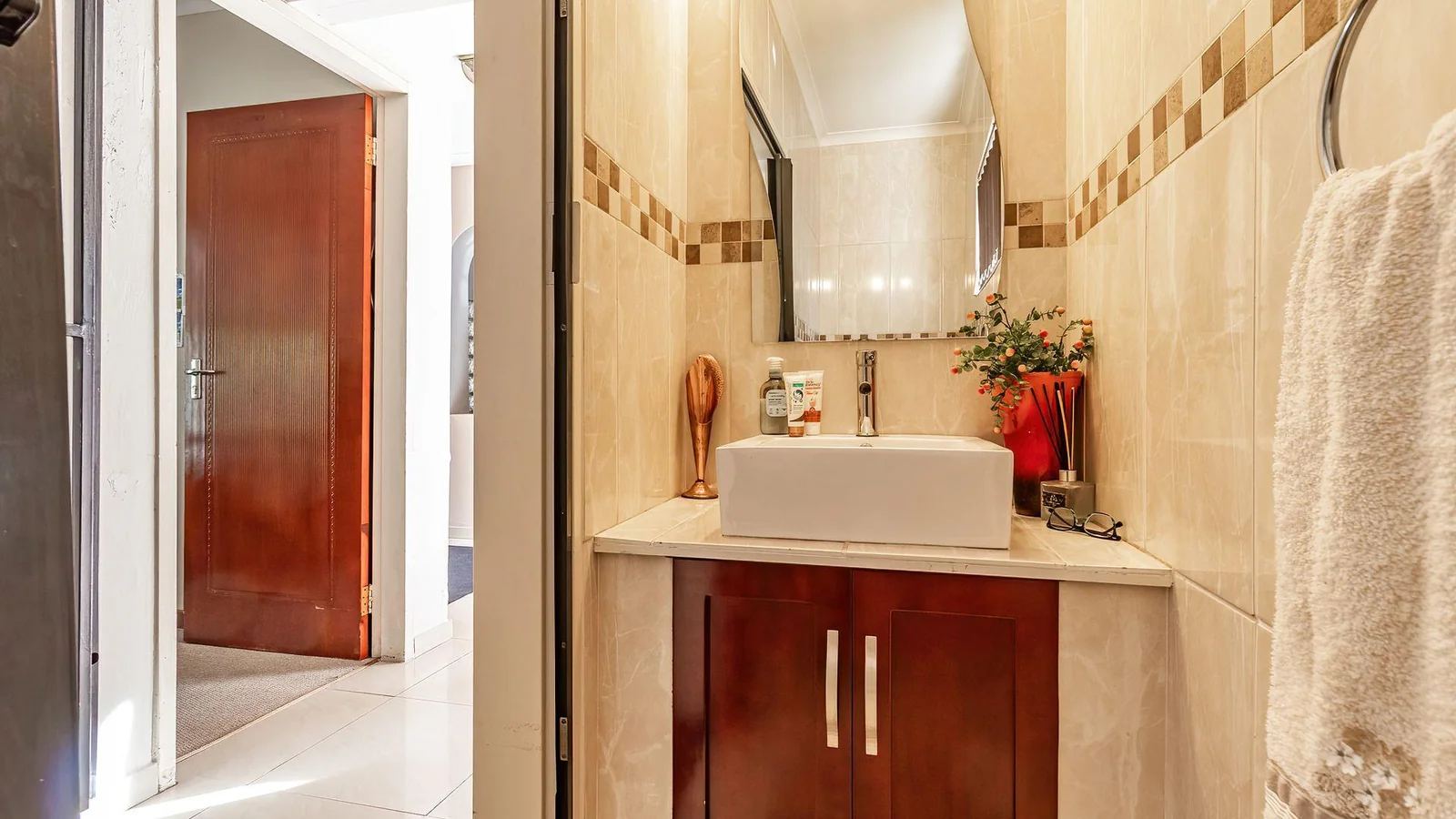 Expansive Family Living in Secure Dunlin Estates