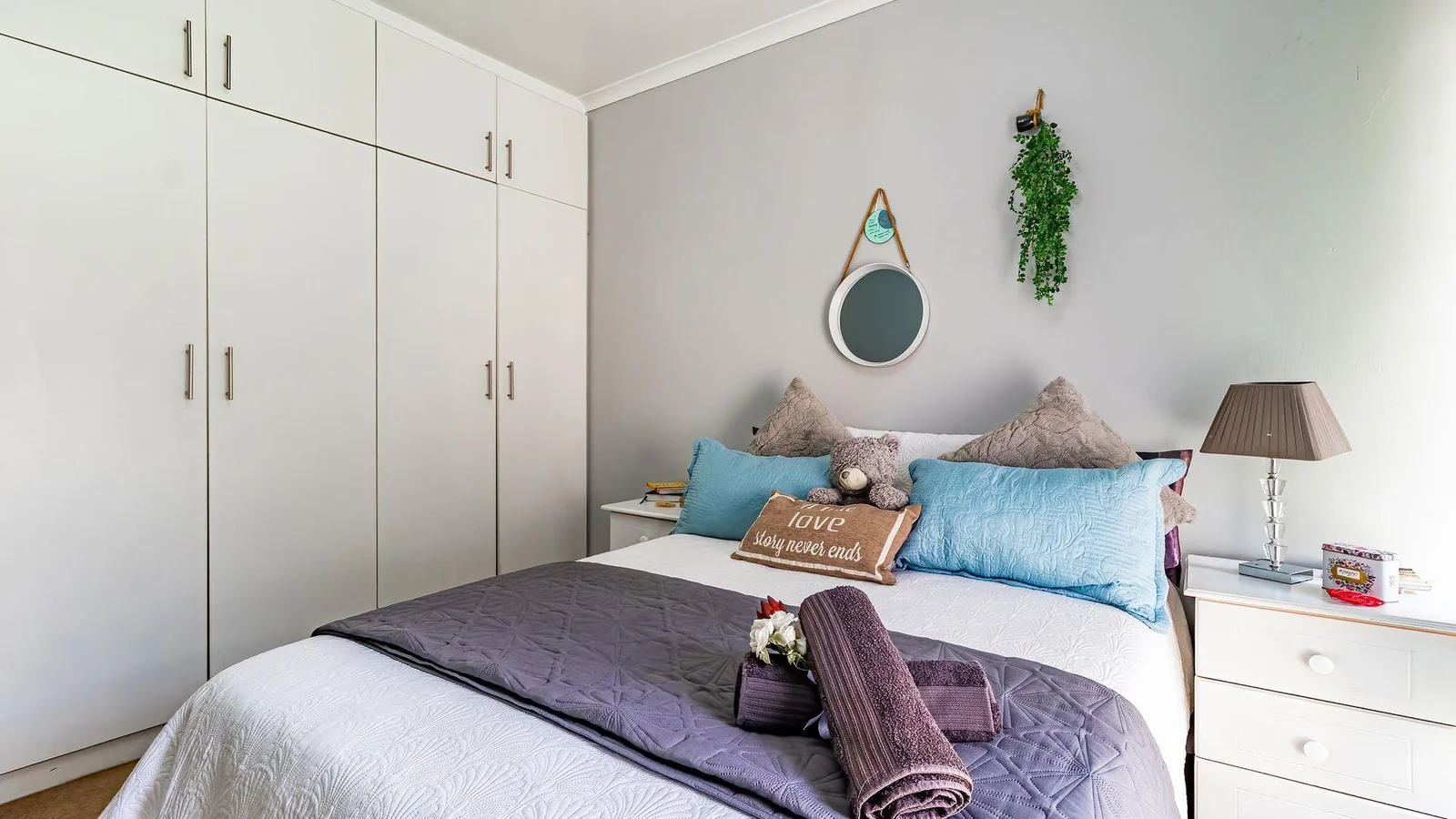 Expansive Family Living in Secure Dunlin Estates