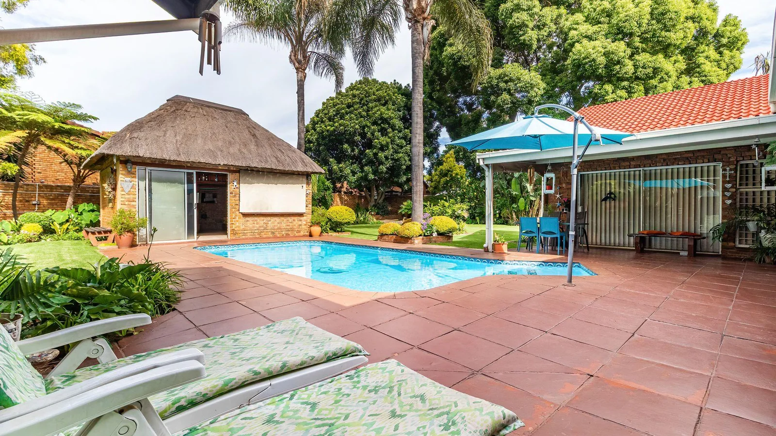 Expansive Family Living in Secure Dunlin Estates