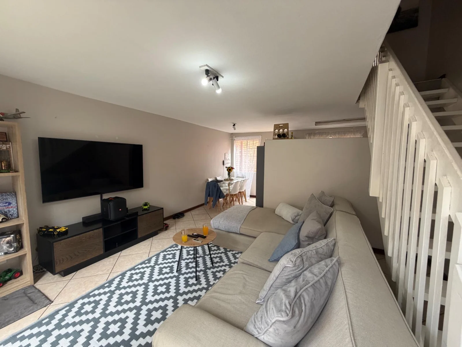 DUPLEX IN A NEAT COMPLEX!