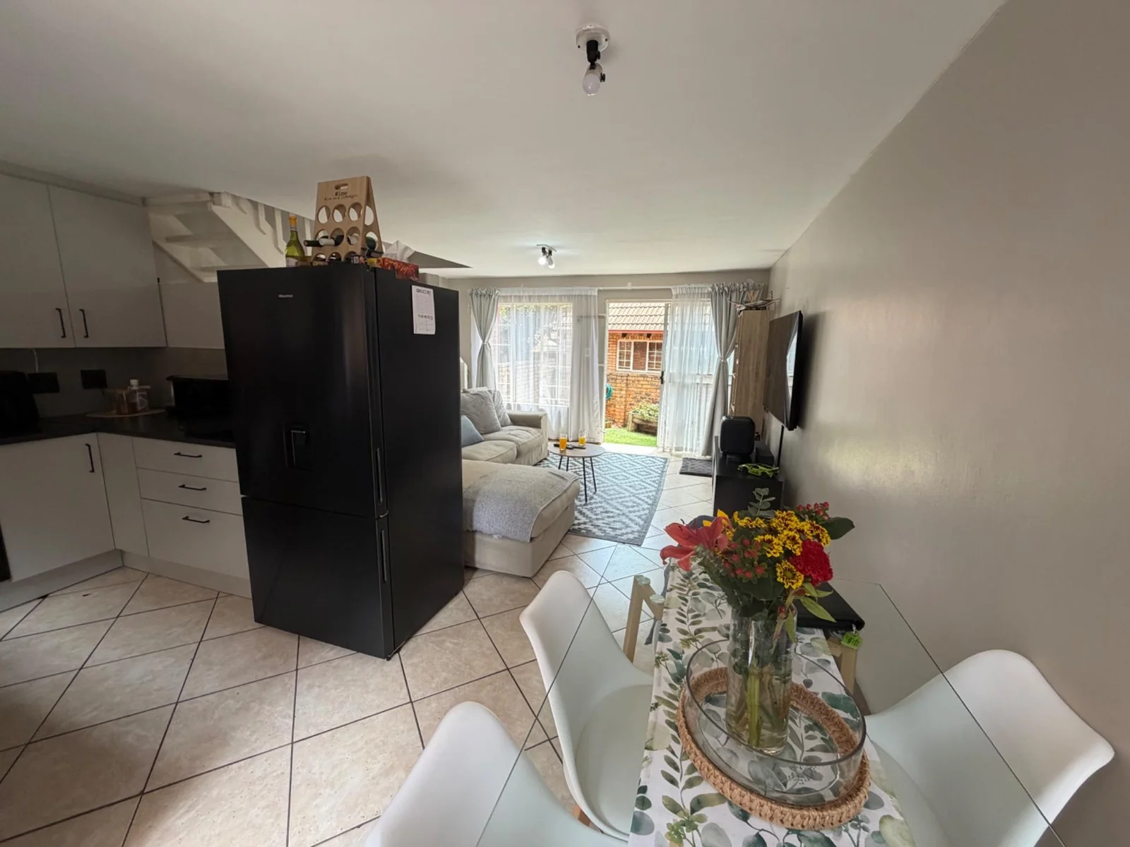 DUPLEX IN A NEAT COMPLEX!