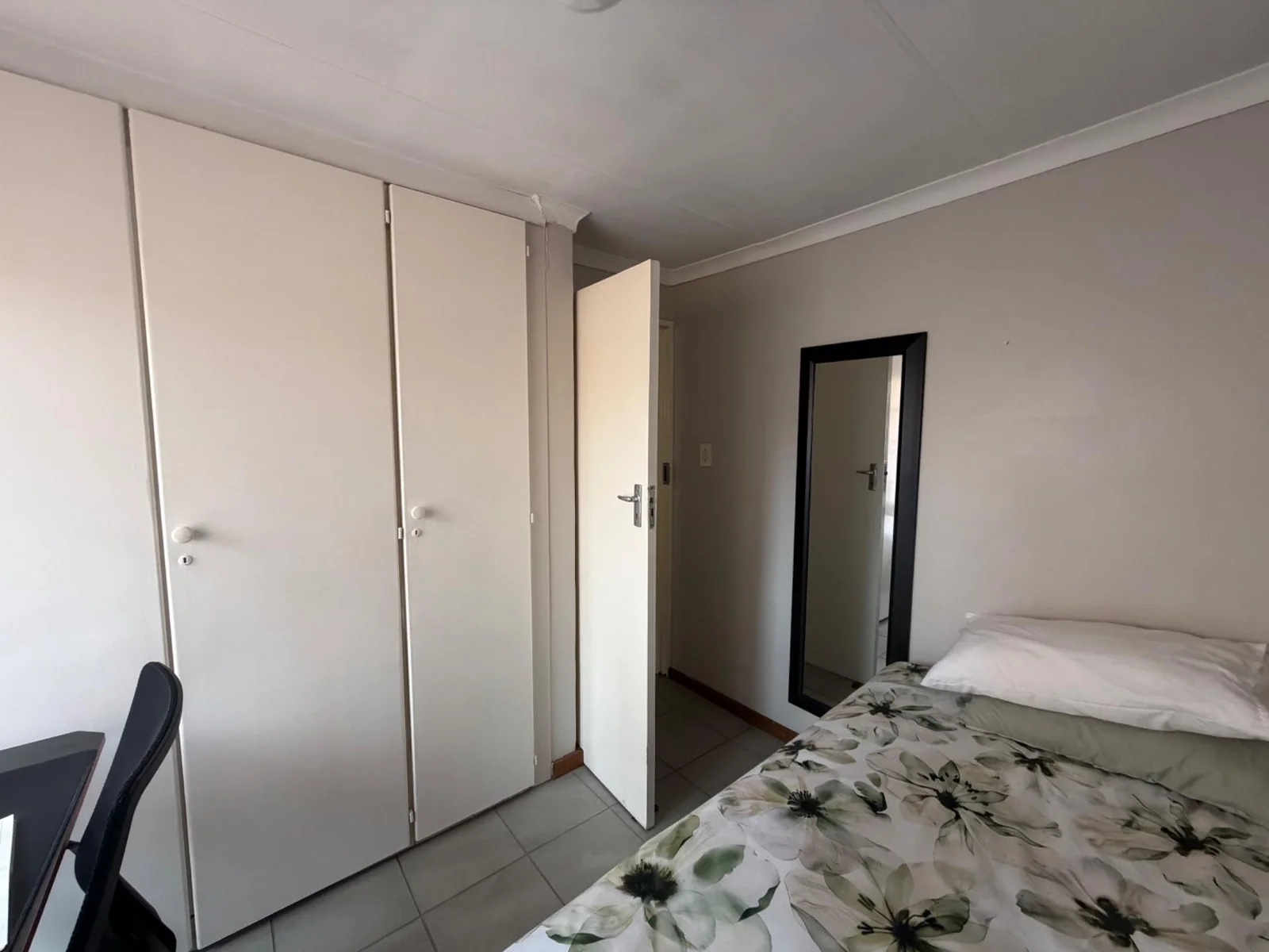 DUPLEX IN A NEAT COMPLEX!