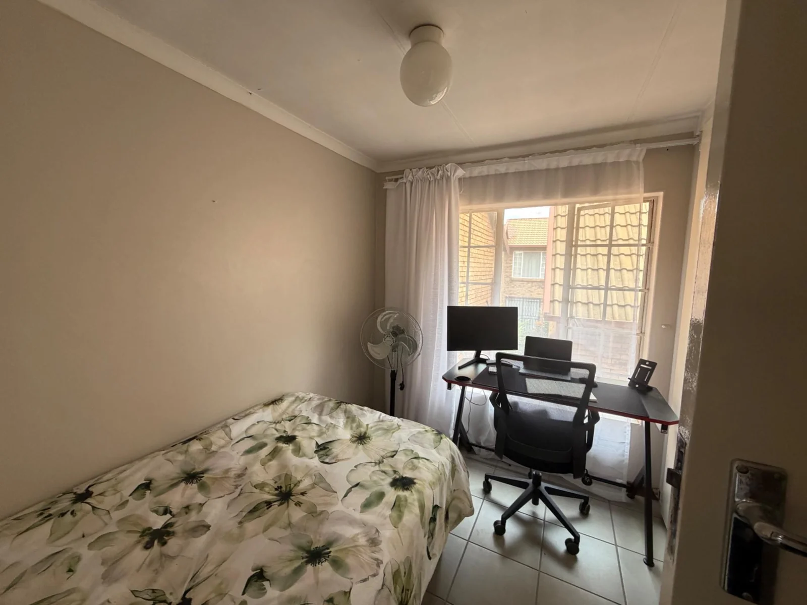 DUPLEX IN A NEAT COMPLEX!