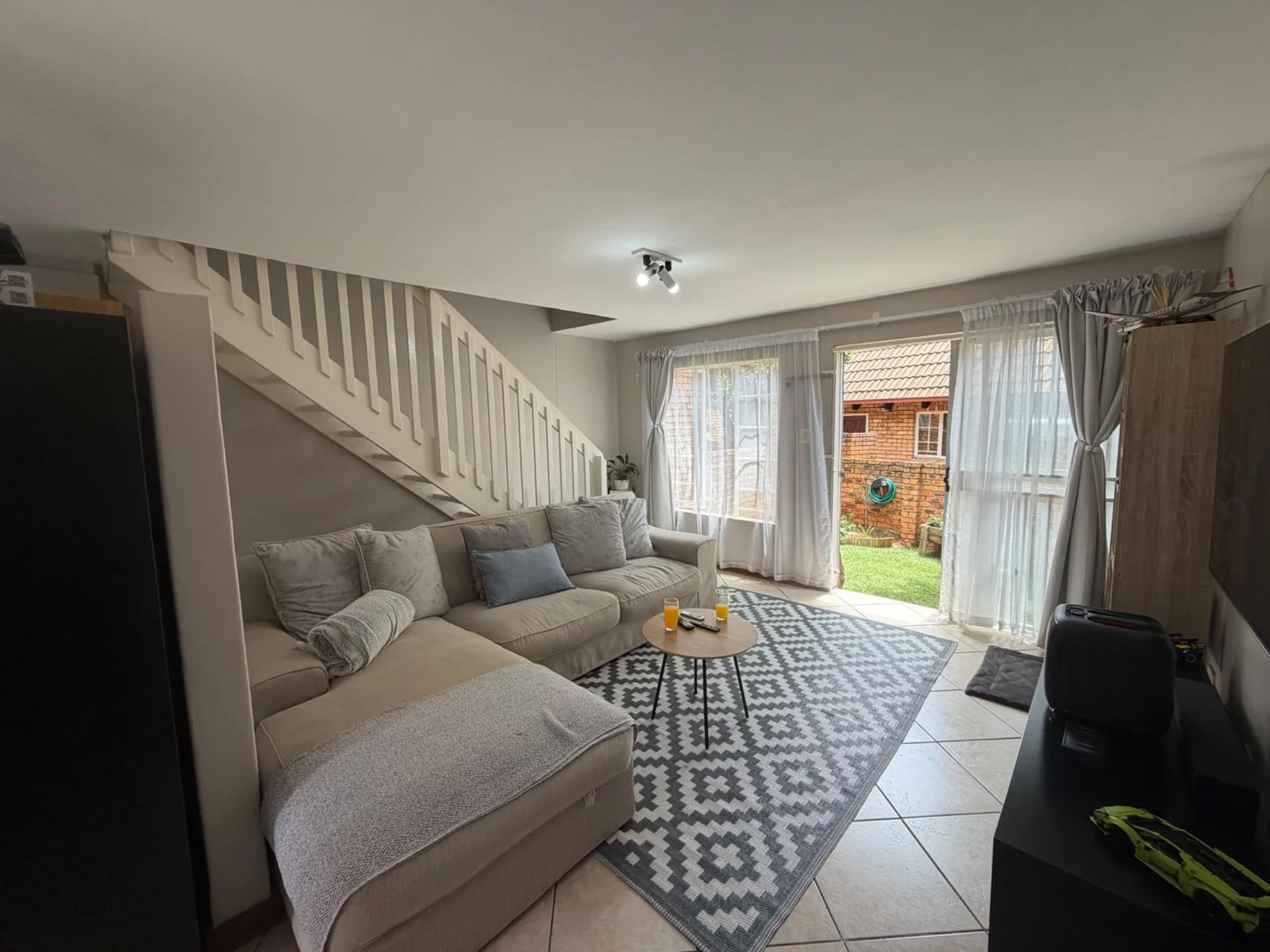 DUPLEX IN A NEAT COMPLEX!