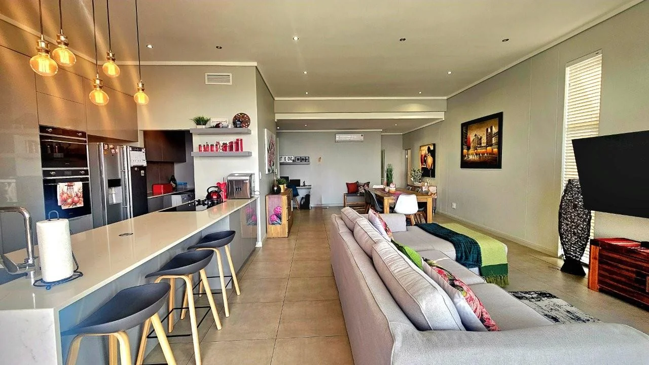 LUXURY 3 bedroom  ACCOMMODATION  – ASCEND TO MIDSTREAM