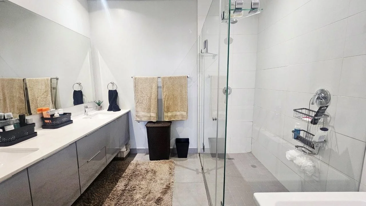 LUXURY 3 bedroom  ACCOMMODATION  – ASCEND TO MIDSTREAM