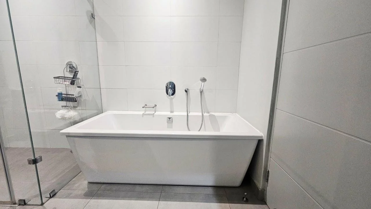 LUXURY 3 bedroom  ACCOMMODATION  – ASCEND TO MIDSTREAM