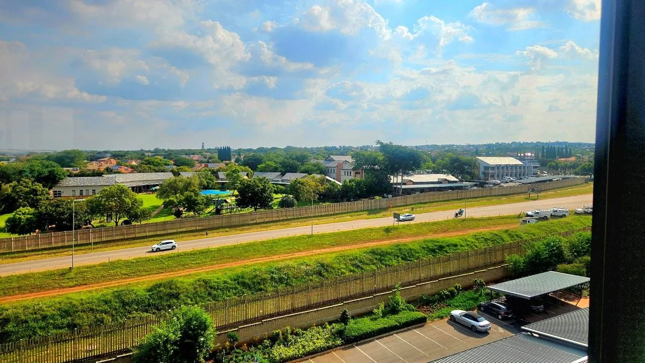 LUXURY 3 bedroom  ACCOMMODATION  – ASCEND TO MIDSTREAM