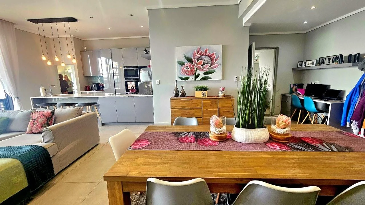 LUXURY 3 bedroom  ACCOMMODATION  – ASCEND TO MIDSTREAM