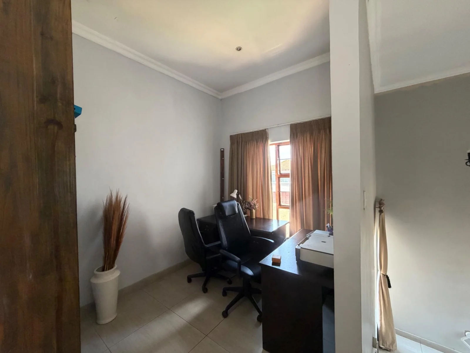 NEW LISTING ..... INSIDE POPULAR SECURITY ESTATE!