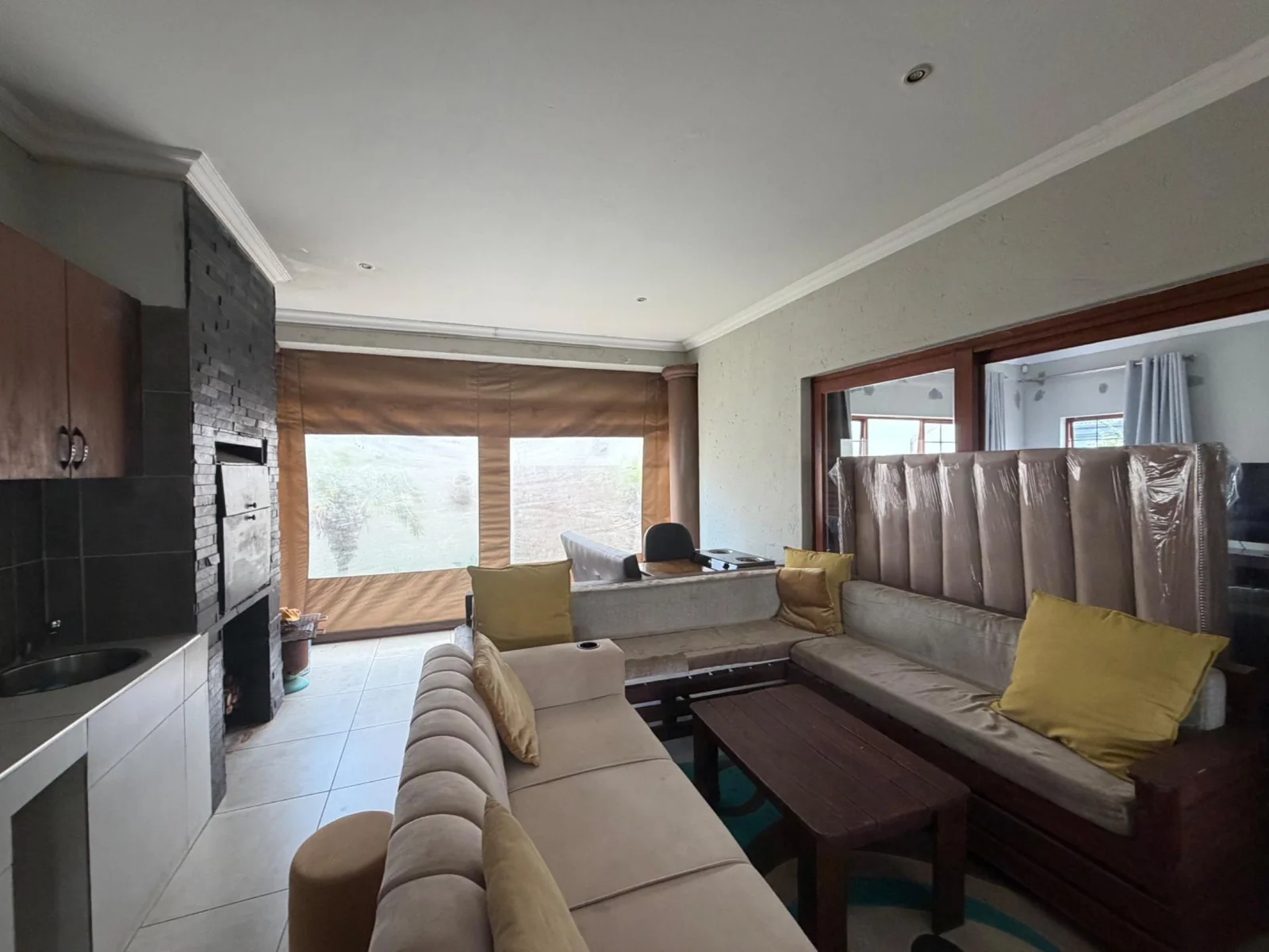 NEW LISTING ..... INSIDE POPULAR SECURITY ESTATE!