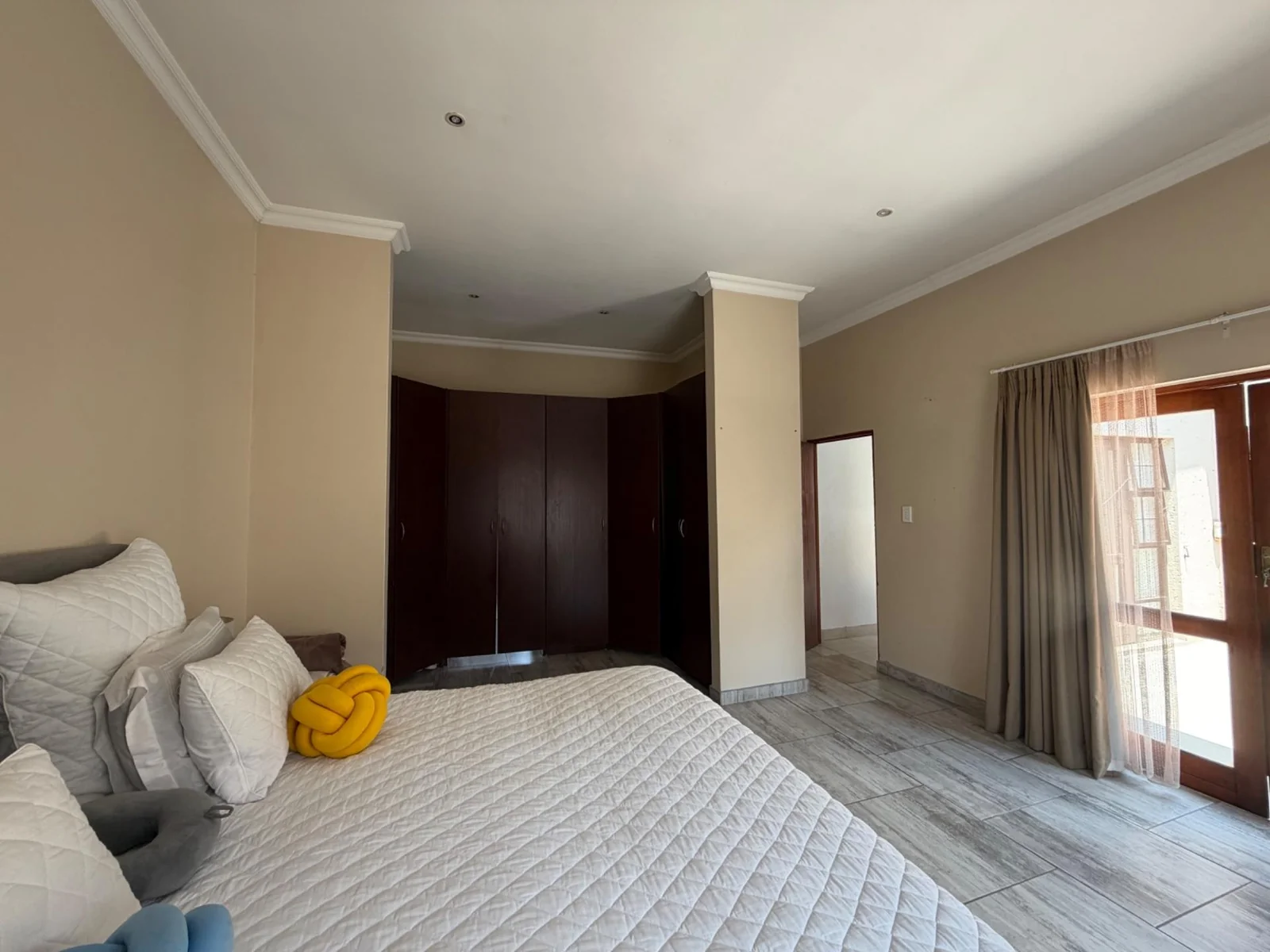 NEW LISTING ..... INSIDE POPULAR SECURITY ESTATE!