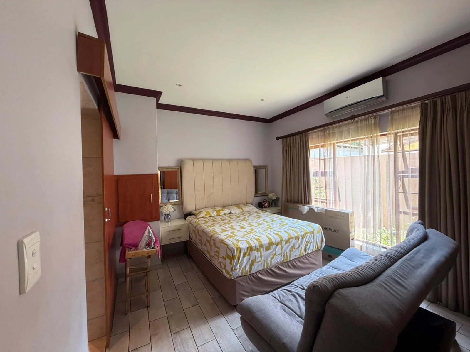 NEW LISTING ..... INSIDE POPULAR SECURITY ESTATE!